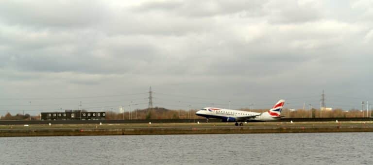 London City Airpot (LCY)